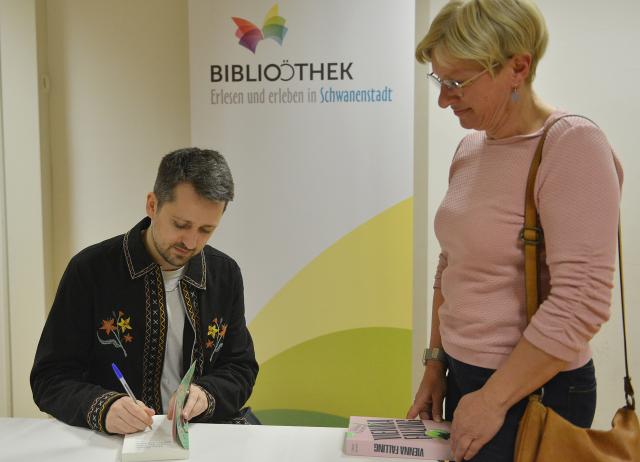 Signierstunde mit Fabian Navarro